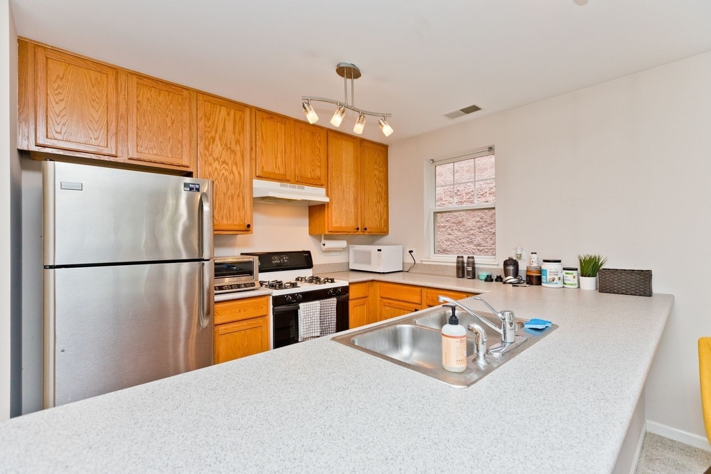 1156 N Howe Street - Photo 5