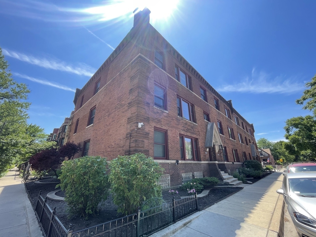 2539 W Iowa Street - Photo 0