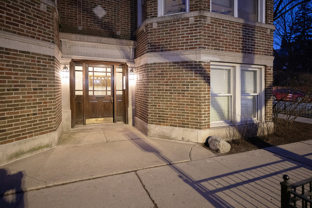 6042 N Kenmore Avenue - Photo 1