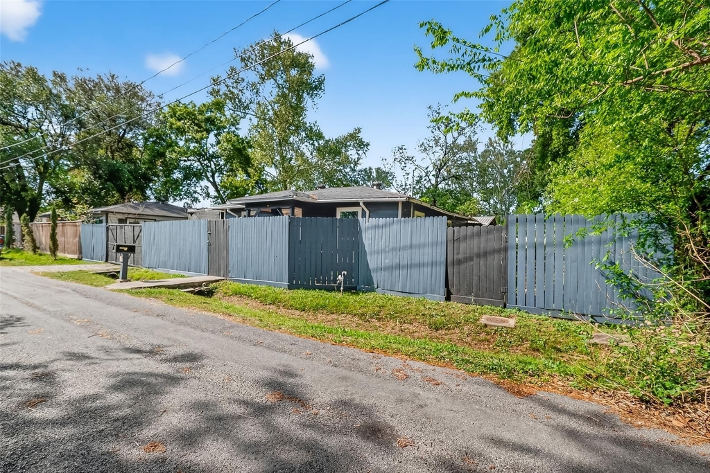968 Garapan Street - Photo 39