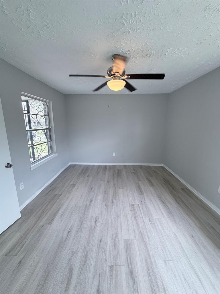 5902 Willow Glen Drive - Photo 10