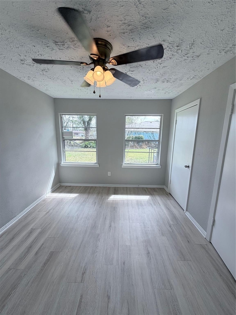 5902 Willow Glen Drive - Photo 13