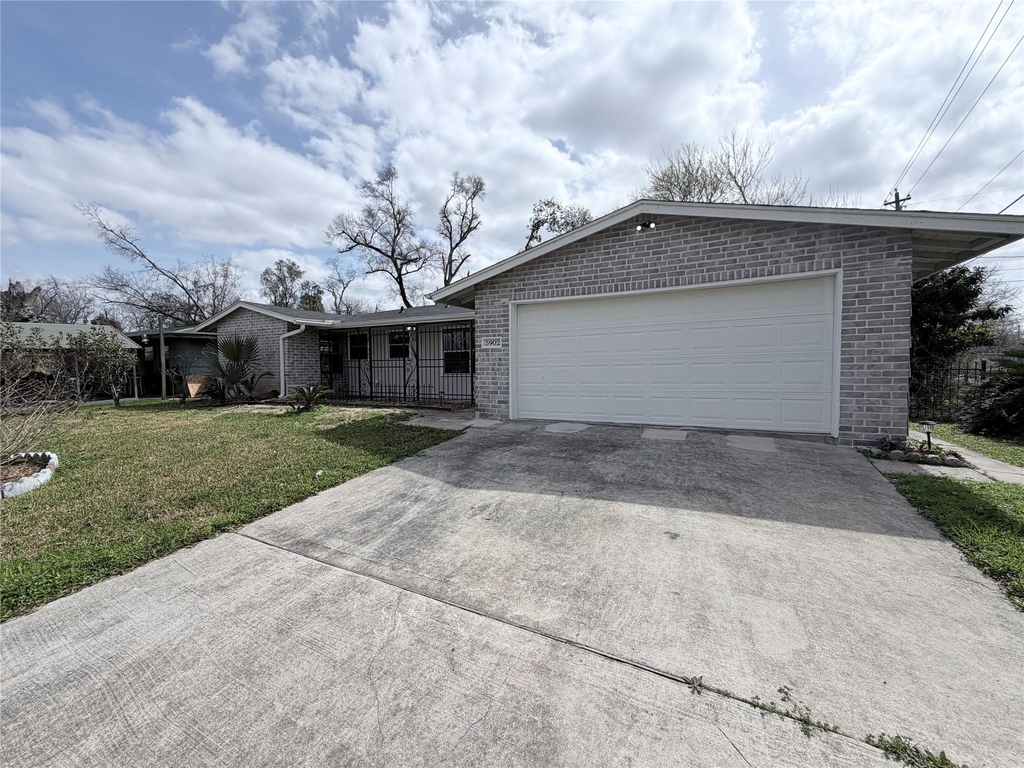 5902 Willow Glen Drive - Photo 1