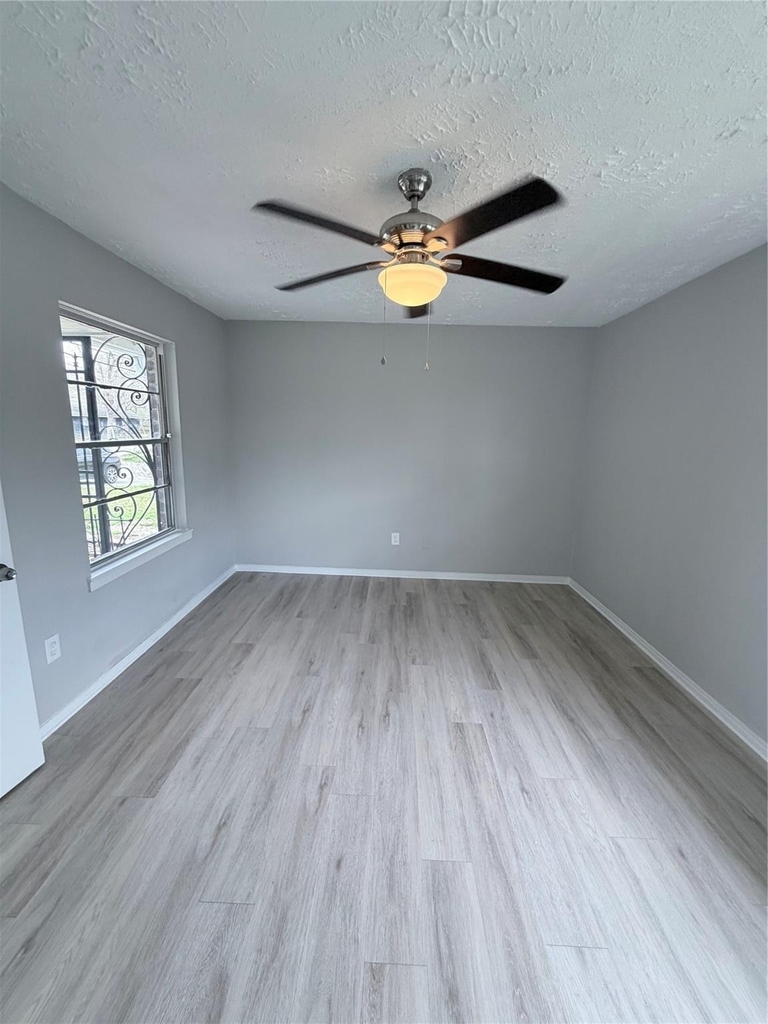 5902 Willow Glen Drive - Photo 11