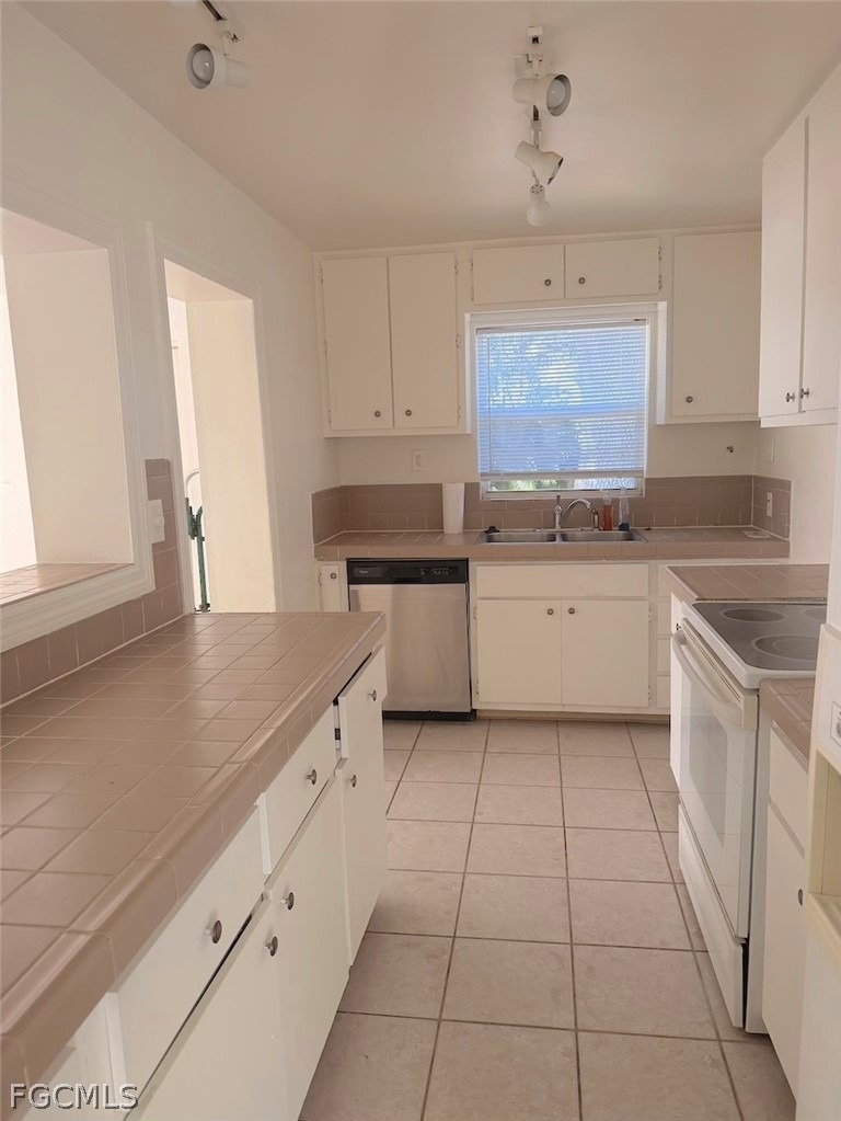 1659 Ricardo Avenue - Photo 2