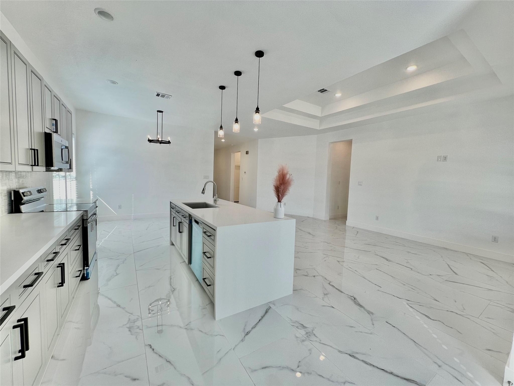 10127 Grover Ln - Photo 2