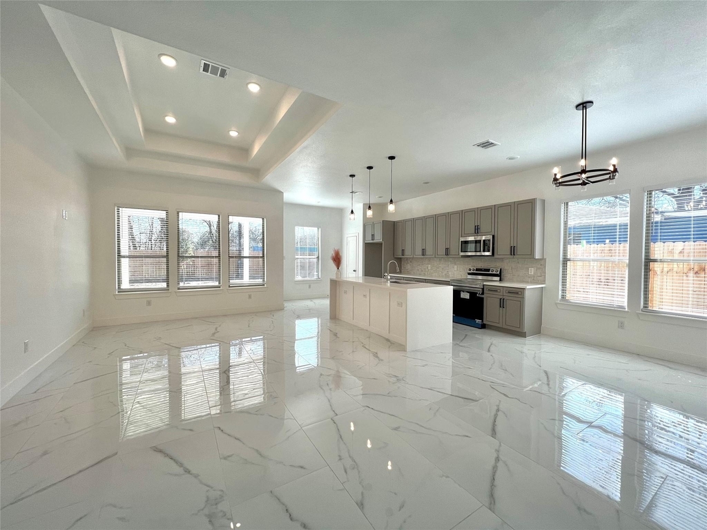 10127 Grover Ln - Photo 1