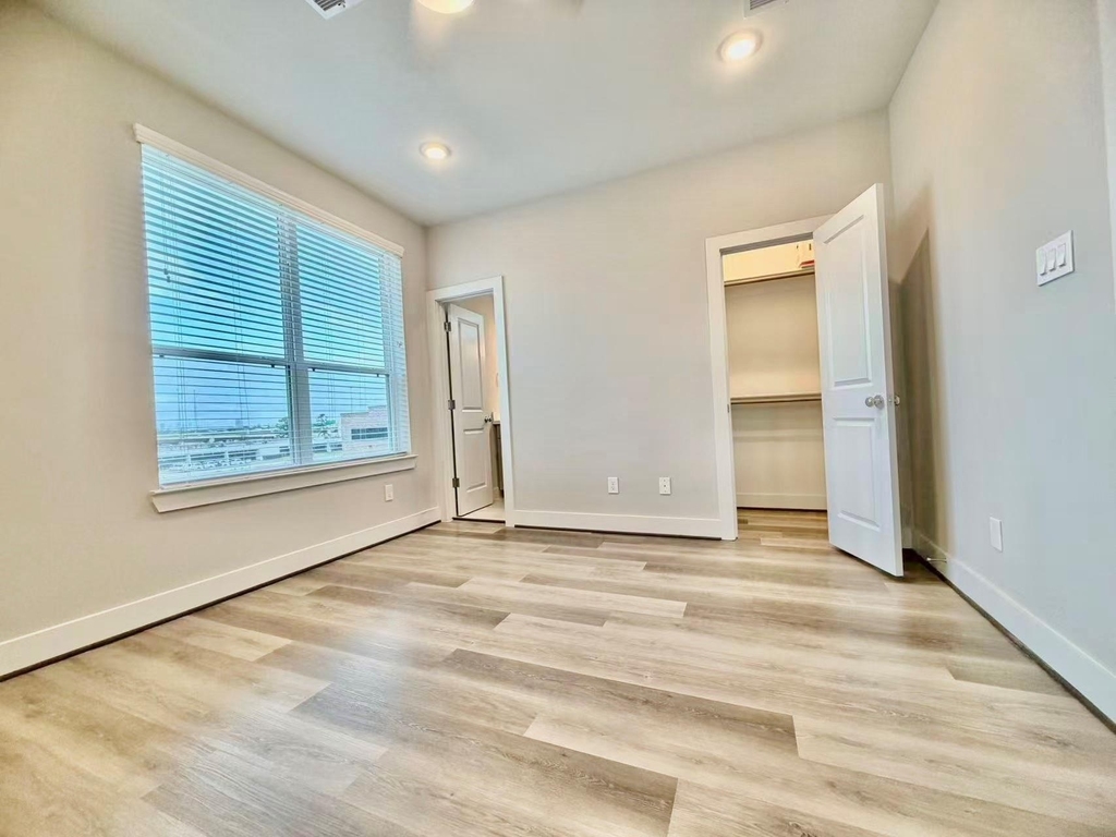 1254 N Post Oak Road - Photo 16