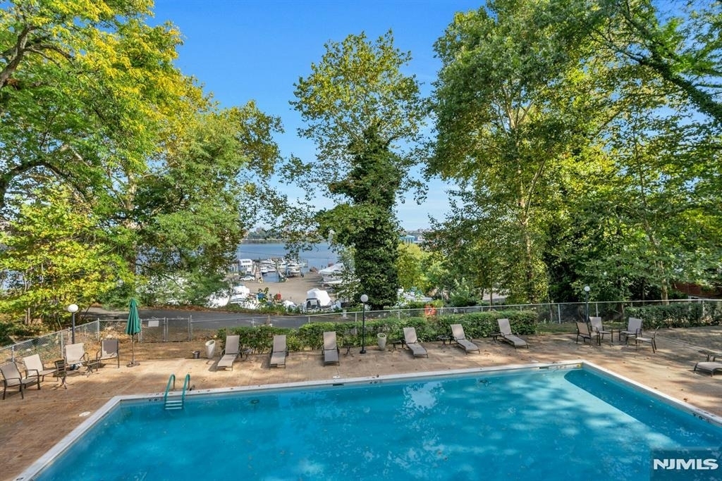 1375 River - Photo 15