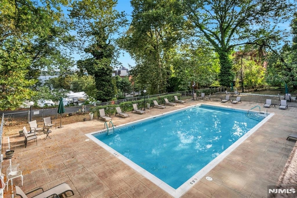 1375 River - Photo 16