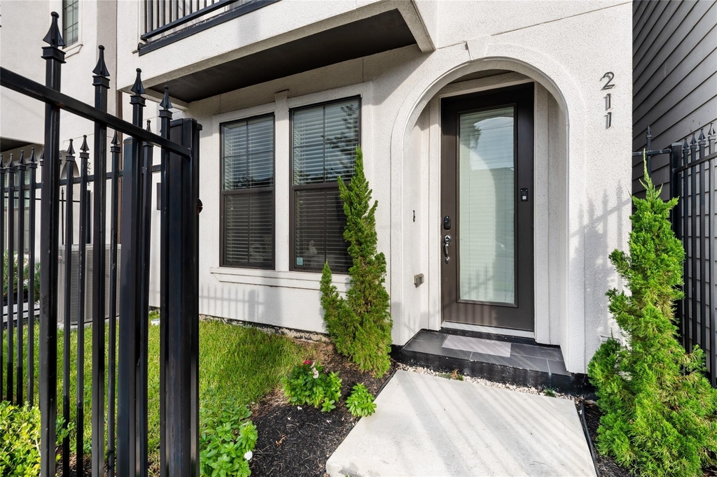 211 Milby Street - Photo 2