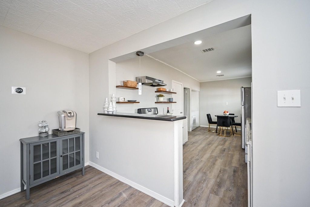 1507 Laird Street - Photo 7