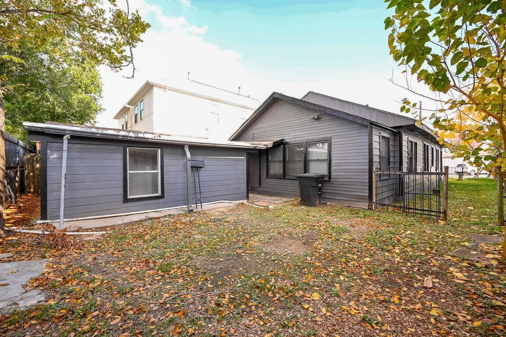 1507 Laird Street - Photo 5