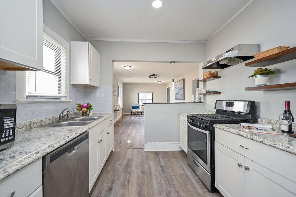 1507 Laird Street - Photo 8