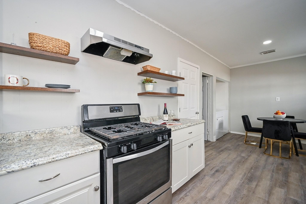 1507 Laird Street - Photo 1