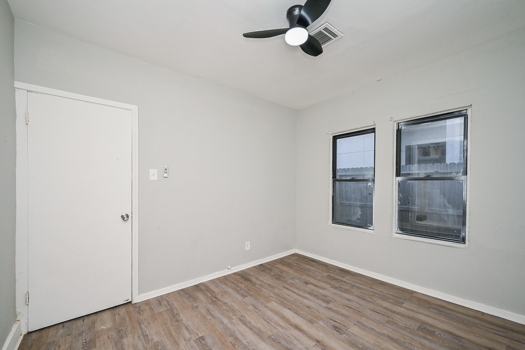 1507 Laird Street - Photo 13