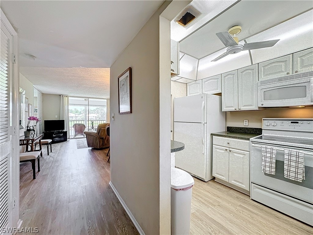 300 Forest Lakes Boulevard - Photo 4