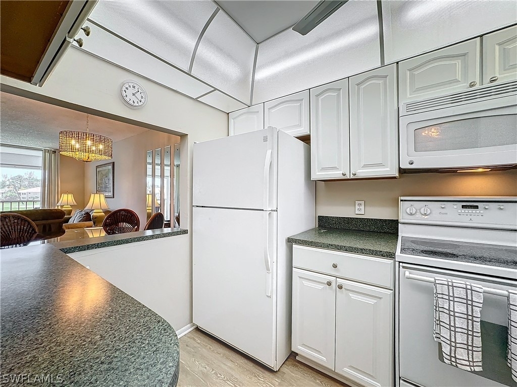 300 Forest Lakes Boulevard - Photo 7
