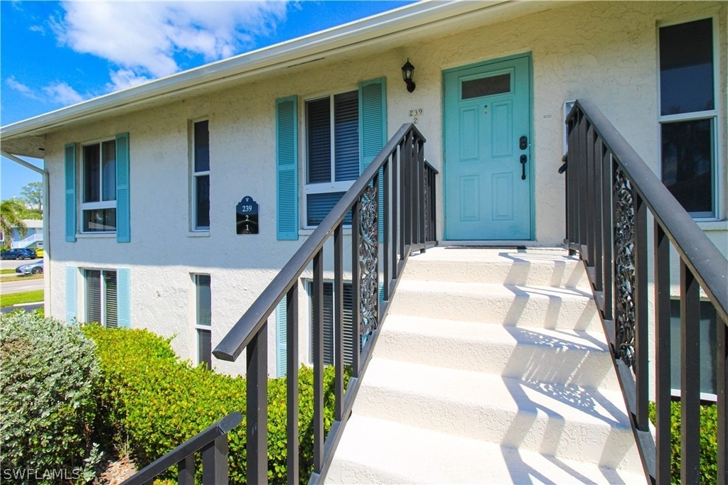 239 Palm Drive - Photo 2