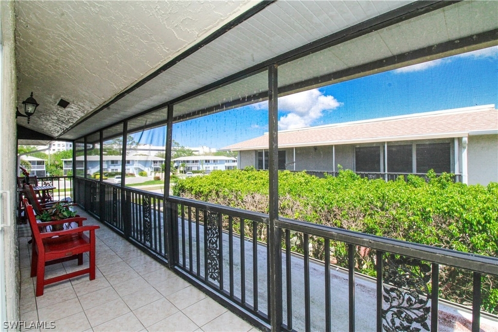 239 Palm Drive - Photo 4