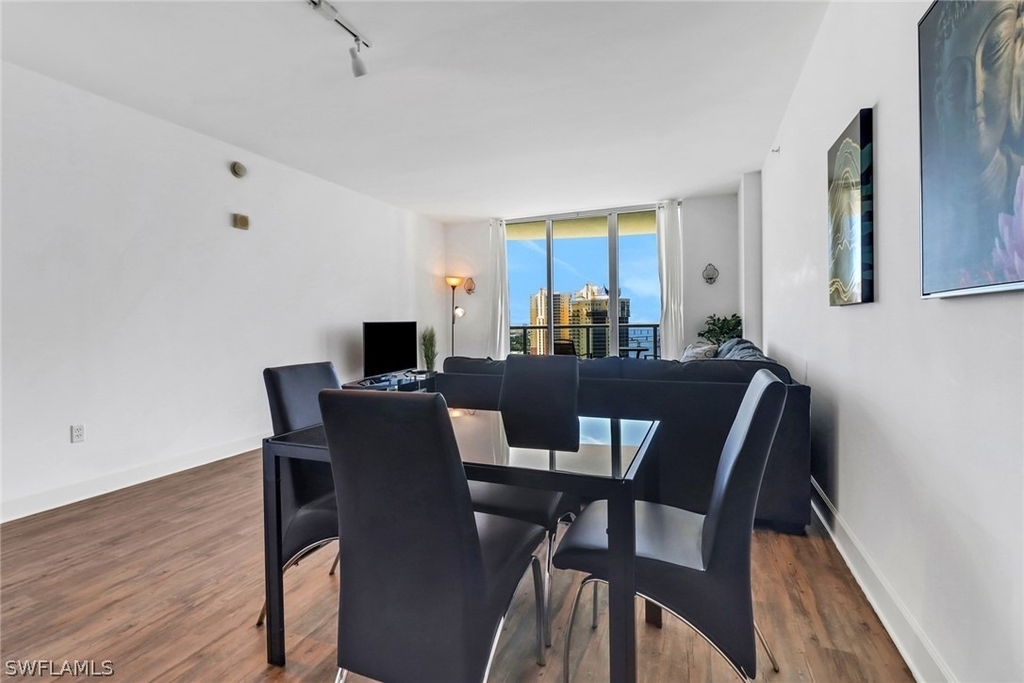 3000 Oasis Grand Boulevard - Photo 6