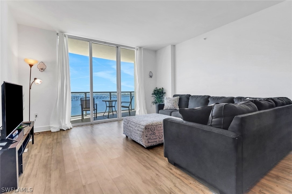 3000 Oasis Grand Boulevard - Photo 14