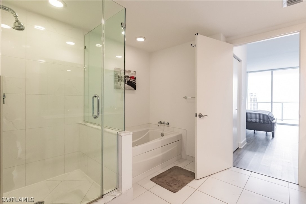 3000 Oasis Grand Boulevard - Photo 7