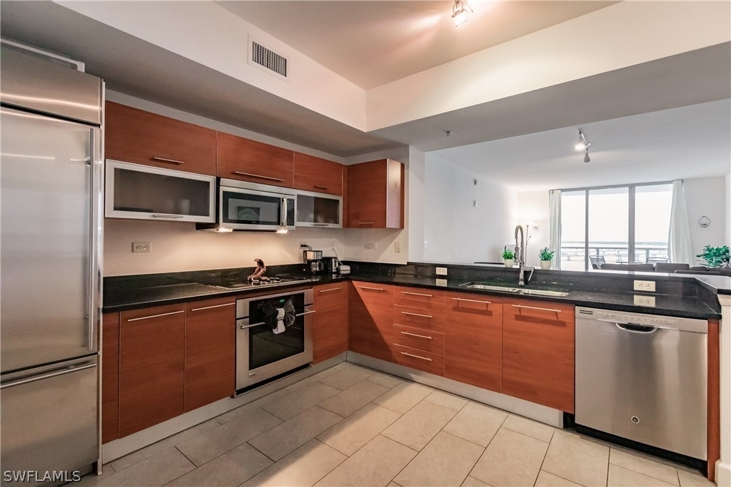 3000 Oasis Grand Boulevard - Photo 9