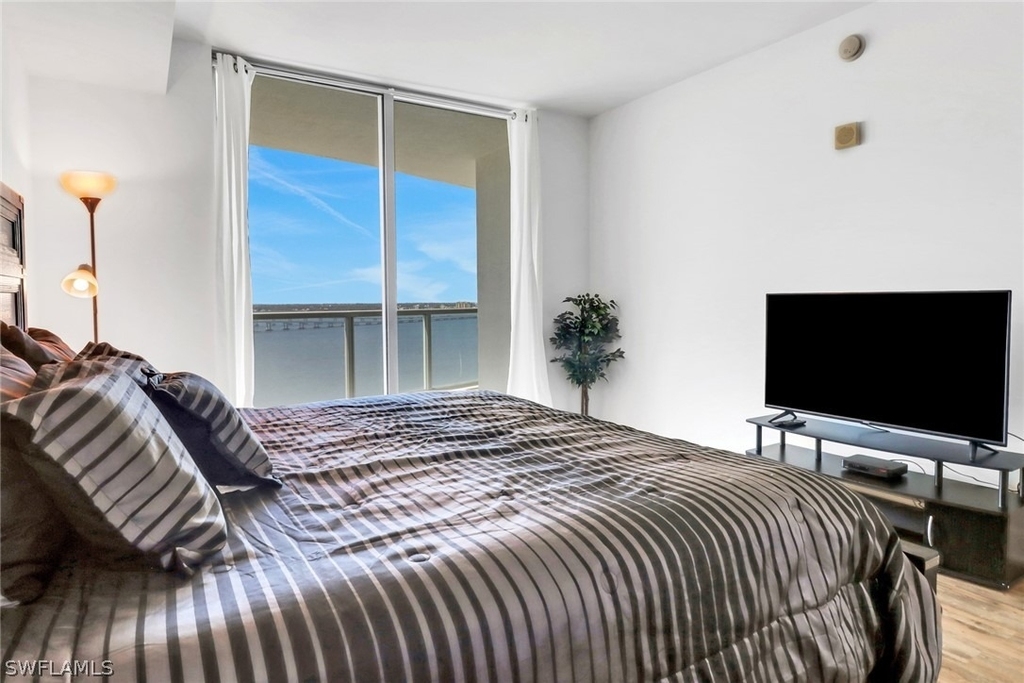 3000 Oasis Grand Boulevard - Photo 26