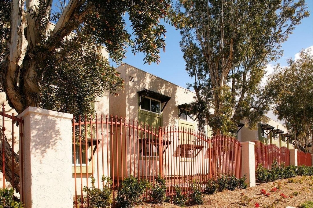 4986 Logan Ave - Photo 3