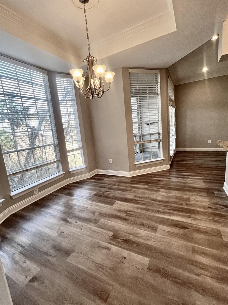5353 Memorial Drive - Photo 2