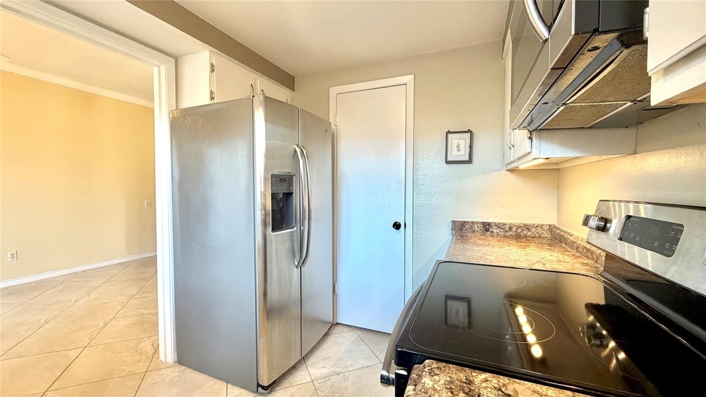 11710 Southlake Drive - Photo 11