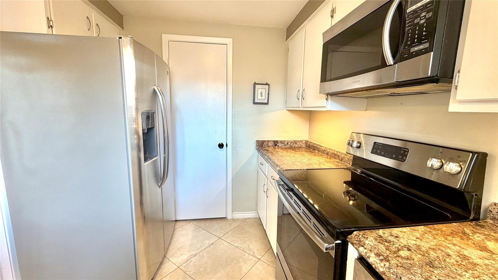 11710 Southlake Drive - Photo 9