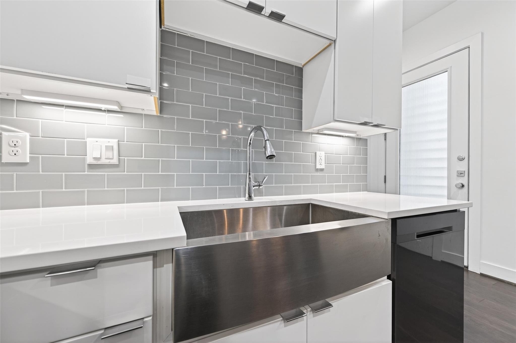5841 Dolores Street - Photo 6