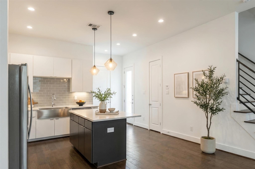 5841 Dolores Street - Photo 3