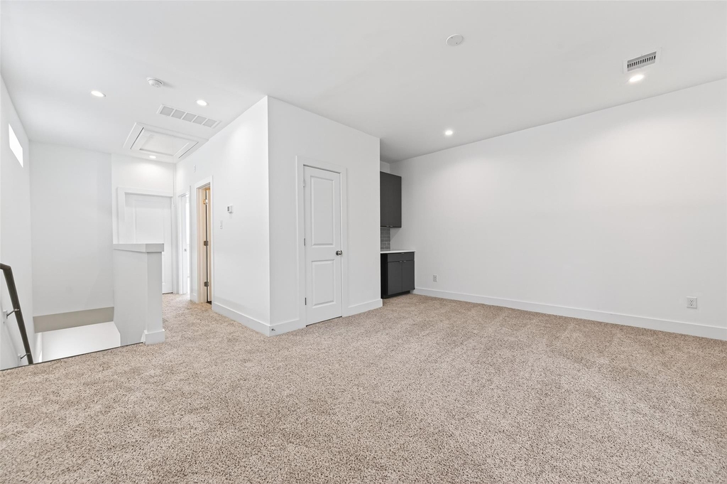 5841 Dolores Street - Photo 34