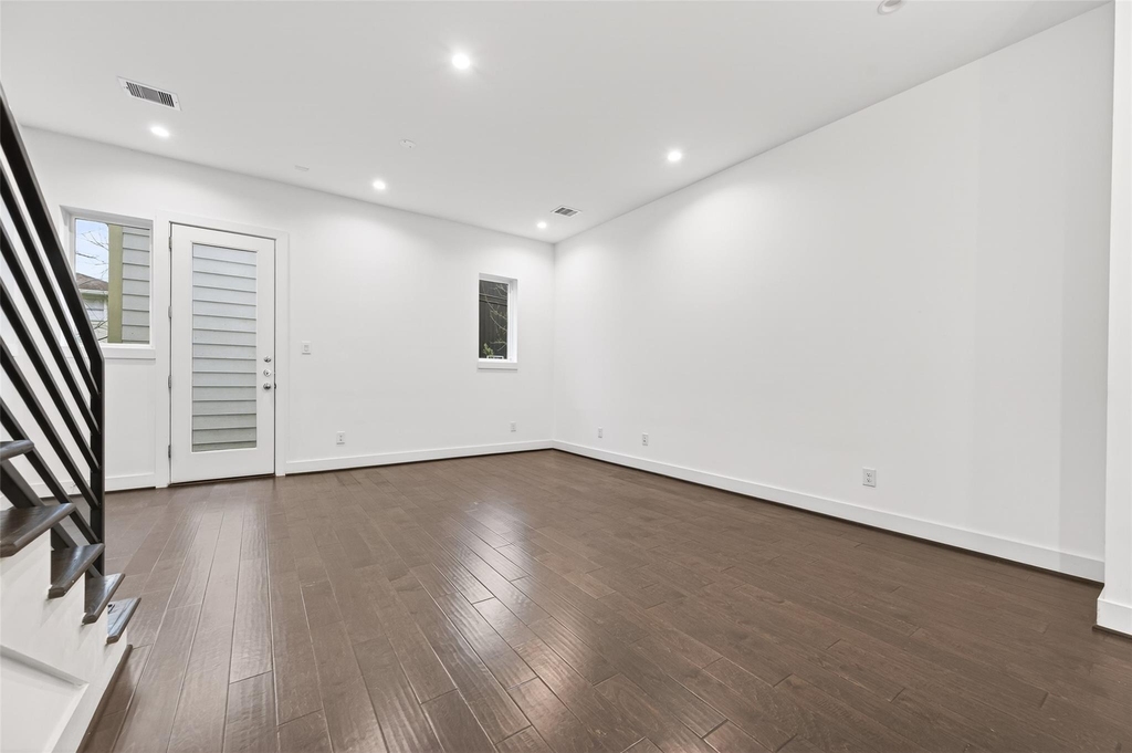 5841 Dolores Street - Photo 8