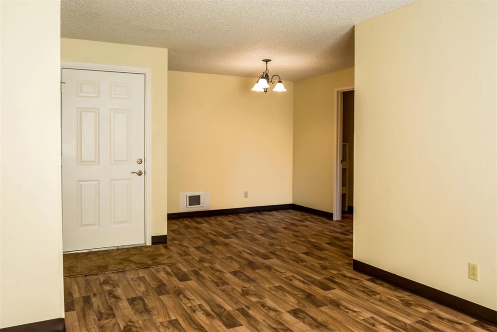 2210 Sw 19th St - Photo 10