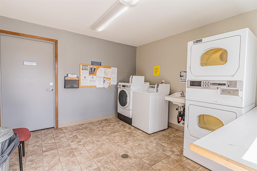 2210 Sw 19th St - Photo 11
