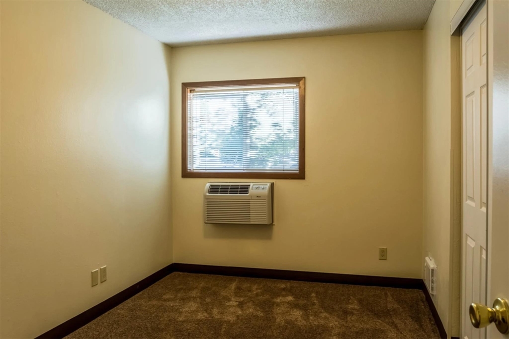 2210 Sw 19th St - Photo 8