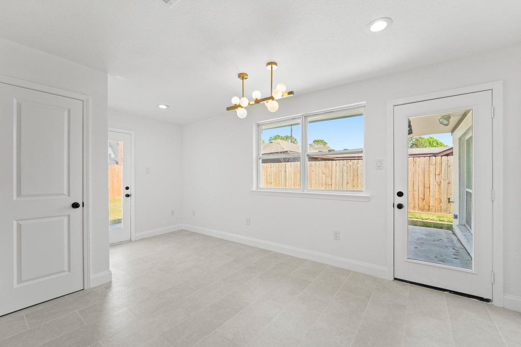 10722 Lynbrook Drive - Photo 7