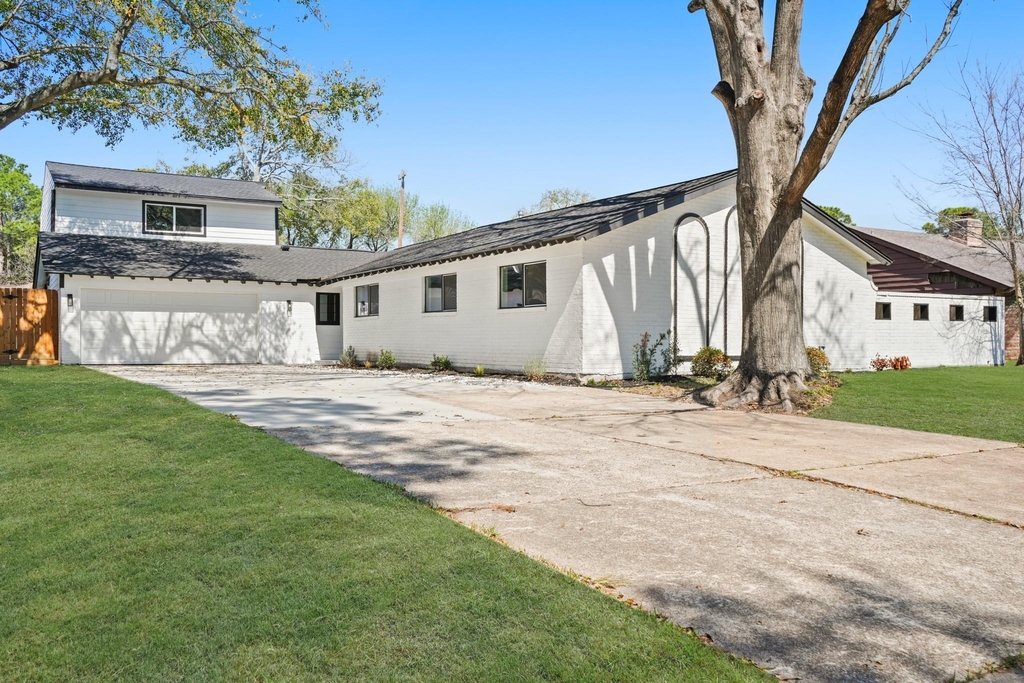 10722 Lynbrook Drive - Photo 1