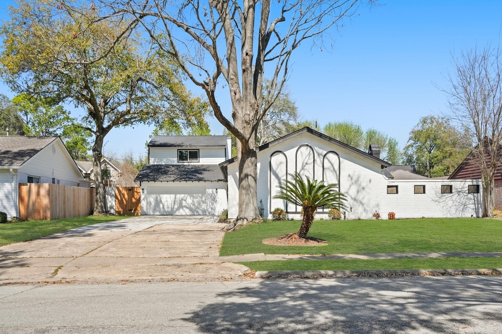 10722 Lynbrook Drive - Photo 0
