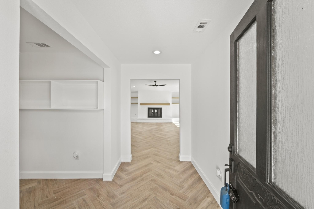 10722 Lynbrook Drive - Photo 2
