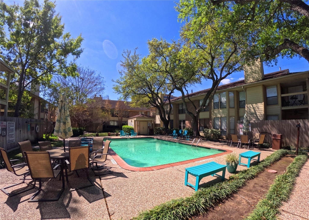 1881 Bering Drive - Photo 32