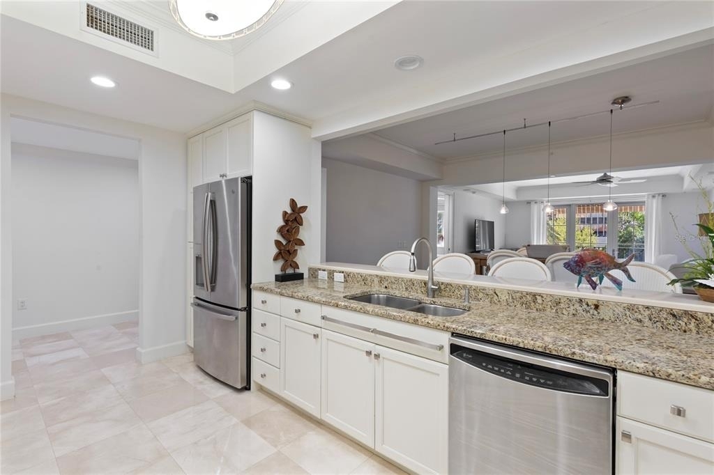 300 Beach Drive Ne - Photo 3