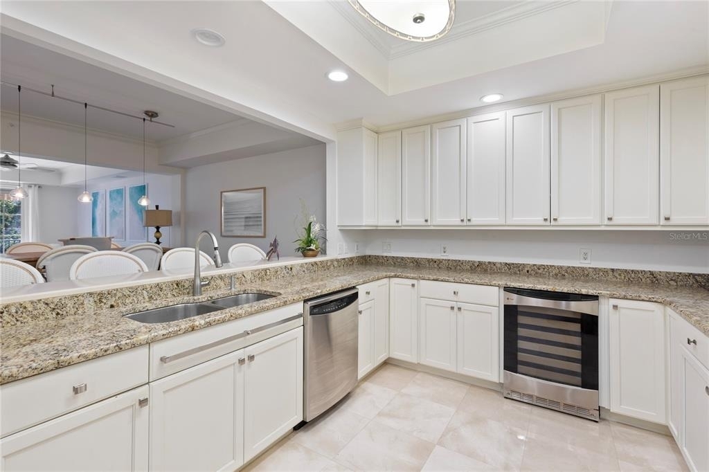 300 Beach Drive Ne - Photo 2