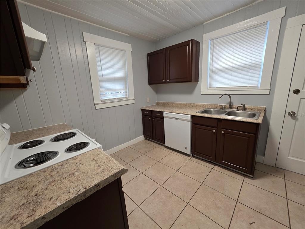 3311 Drew Street - Photo 2