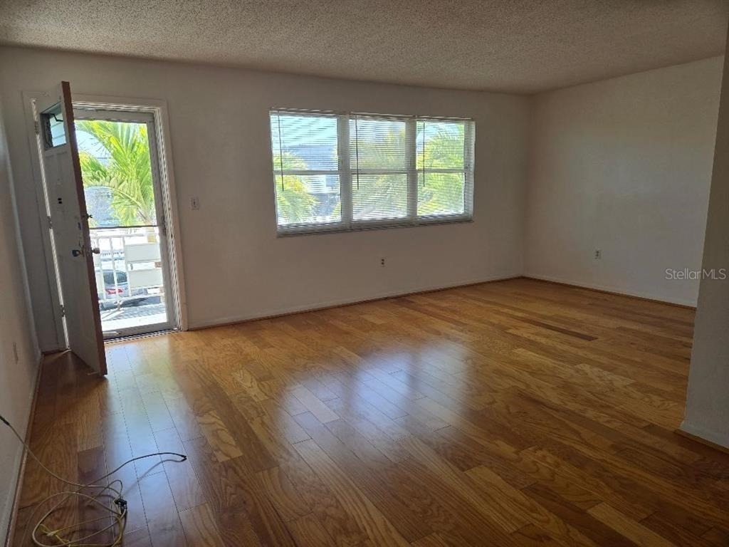 3128 59th Street S - Photo 2