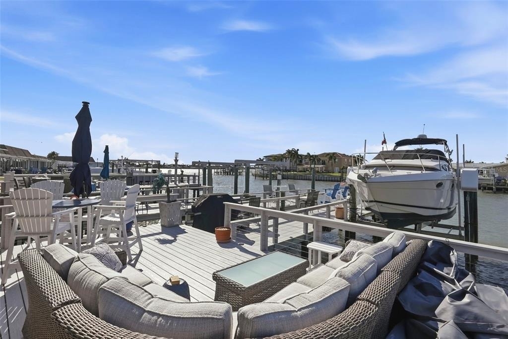 573 Boca Ciega Point Boulevard N - Photo 24